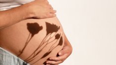 Половинката на Иво Карамански  разголи бременно коремче