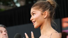 Френският маникюр от 90-те се завърна благодарение на Зендая