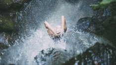 Знаци, че миете косата си твърде често