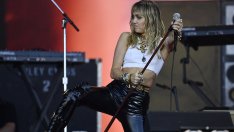 Майли Сайръс и най-провокативната ѝ фотосесия досега