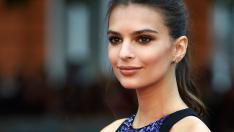 Палто за бременни: Изборът на Емили Ратайковски