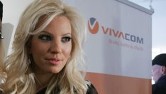 Емилия показа идилични снимки с децата и мъжа си