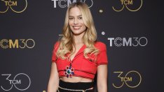 Визия на деня – Марго Роби с тоалет на Клаудия Шифър от 1995 година