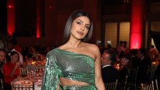 Приянка Чопра блести в красиво сари за фестивала Дивали