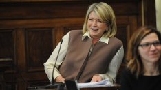 Марта Стюарт се съблече заради кафе 