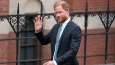 Горд и щастлив татко – принц Хари на разходка с Арчи и Лилибет