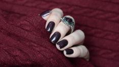 Кадифени нокти – нова тенденция за зимен маникюр