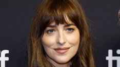 Дакота Джонсън спи по 14 часа на нощ и медитира два пъти на ден