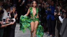 Дженифър Лопес впечатлява с визия на Balmain