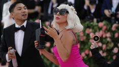 Лейди Гага с рокли на български дизайнер