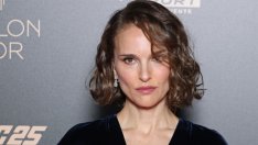 Бившият на Натали Портман беше уловен в обятията на мистериозна жена на улица в Париж