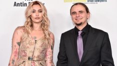 Парис Джексън с перфектната флорална рокля