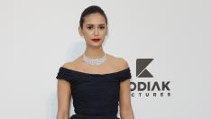 Нина Добрев се качи на раменете на приятеля си Шон Уайт