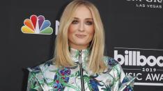 Софи Търнър с перфектния аутфит за лятото 