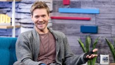 Чад Майкъл Мъри разгорещи страстите със секси календар за 2025 година