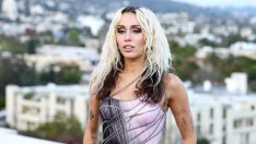 Майли Сайръс и Flowers с важно постижение