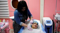 Уголемяване на устни едва не лиши жена от част от лицето й