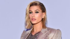 Лятна красота: Хейли Бийбър със съвети за грижа за кожата