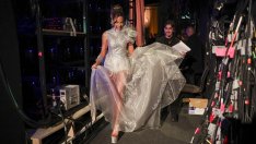 Без панталони и с високи платформи – Кейт Бекинсейл на червения килим