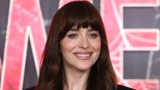 Дакота Джонсън впечатли с тоалет, вдъхновен от последния ѝ филм