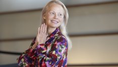 Памела Андерсън със смела поява без грим на червения килим