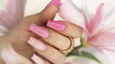 I'm a Barbie girl – изпробвайте розов маникюр за пролетта