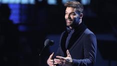 Рики Мартин в прегръдките на порасналата Лусия