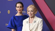 Холанд Тейлър на 81 – щастливо обвързана с 32 години по-младата от нея Сара Полсън