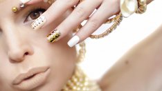 Стилен есенен маникюр: Перлички по ноктите