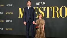 С татко под ръка – дъщерята на Брадли Купър и Ирина Шейк с дебют на червения килим