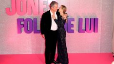 Рене Зелуегър с красива рокля за събирането си с Хю Грант