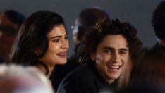 Влюбените Кайли Дженър и Тимъти Шаламе подносиха съвпадащи пръстени на Cartier