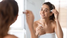 Съставката срещу акне и остаряване на кожата, която липсва в рутината ви