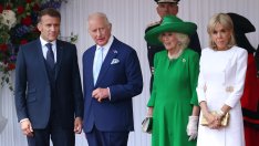 Брижит Макрон постави отново съпруга си Еманюел Макрон в неудобно положение