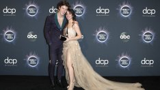 Любов и стил на червения килим: Камила Кабело и Шон Мендес