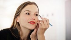 Пролетен грим: Изпробвайте двукрилата очна линия