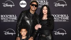 78-годишната Шер обожава сина на гаджето си Александър „AE“ Едуардс