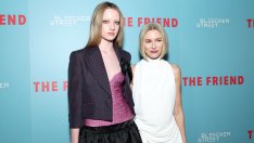 Загадъчност, тъга или потиснатост – какво се случва с транс дъщерята на Наоми Уотс