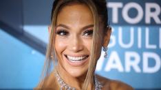 Зад перфектния вид на Дженифър Лопес – правила ли е пластични операции?