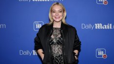 В трепетно очакване - бременната Линдзи Лоън показа корема по бански