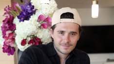 Бруклин Бекъм с нов удар &ndash; носи тениска с послание към братята си Ромео и Круз