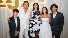 Матю Макконъхи блести с цялото си семейство на червения килим