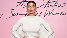 Код бяло за Кайли Дженър в Париж