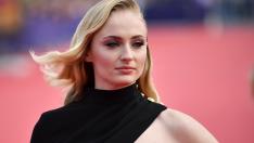 Фенове: Бебето на Софи Търнър се е родило по-рано