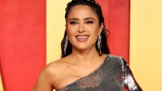 Салма Хайек показа как медитира със своя домашен любимец – совата Керинг