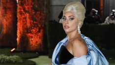 Като истинска наследница на Gucci: Лейди Гага на две корици на Vogue