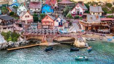 Райна пръска стил и сексапил из Малта