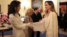 Нови прически – Анджелина Джоли се завърна в 90-те години