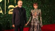 Ван Хънт почете любимата си Хали Бери с гола снимка