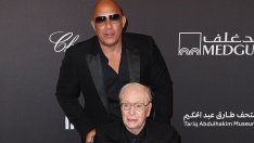 92-годишният сър Майкъл Кейн получи престижна награда заобиколен от внуците си